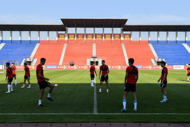 东契奇35+10哈登乔治低迷 独行侠大胜快船3-2