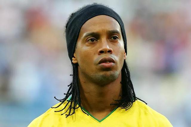 五大联赛本赛季最佳阵容 莱万搭档萨拉赫冲锋陷阵